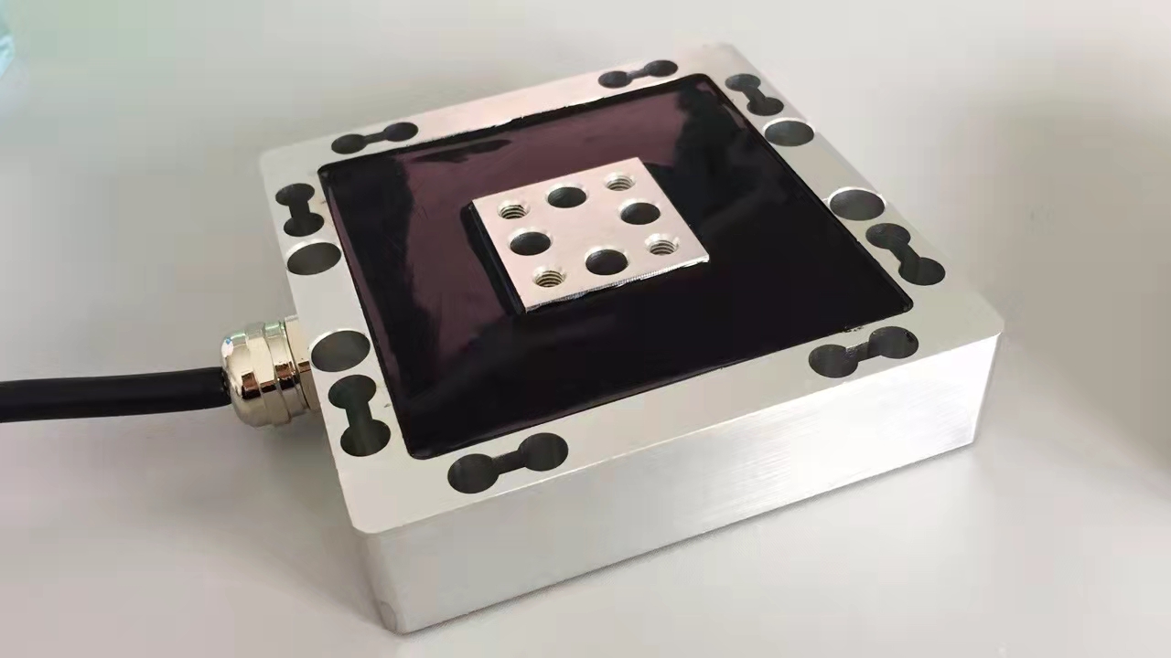 高溫超導(dǎo)磁懸浮實驗傳感器應(yīng)用