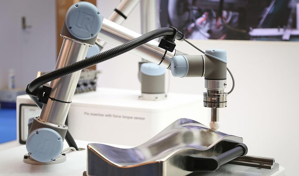 UR機(jī)器人有了ATI的F/T感應(yīng)器簡(jiǎn)直如虎添翼