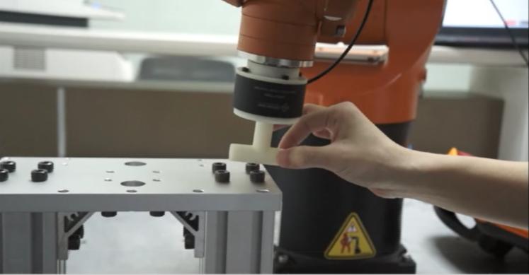 六維力傳感器用于機器人拖動示教分享